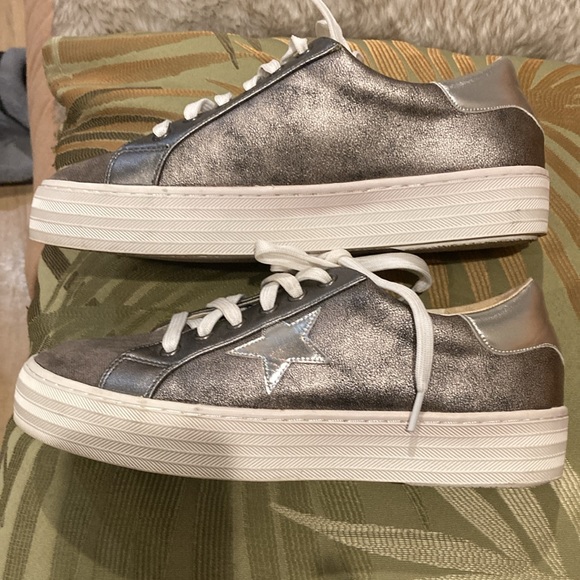 Boutique by Corkys pewter silver grey sneakers with silver star size 7 - Picture 2 of 13